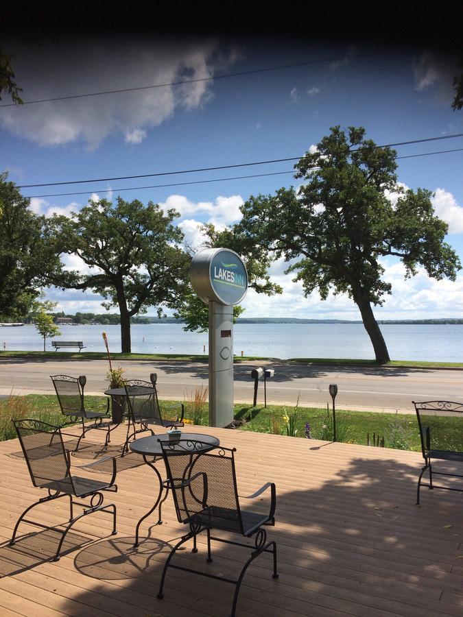Lakes Inn Detroit Lakes Exteriör bild