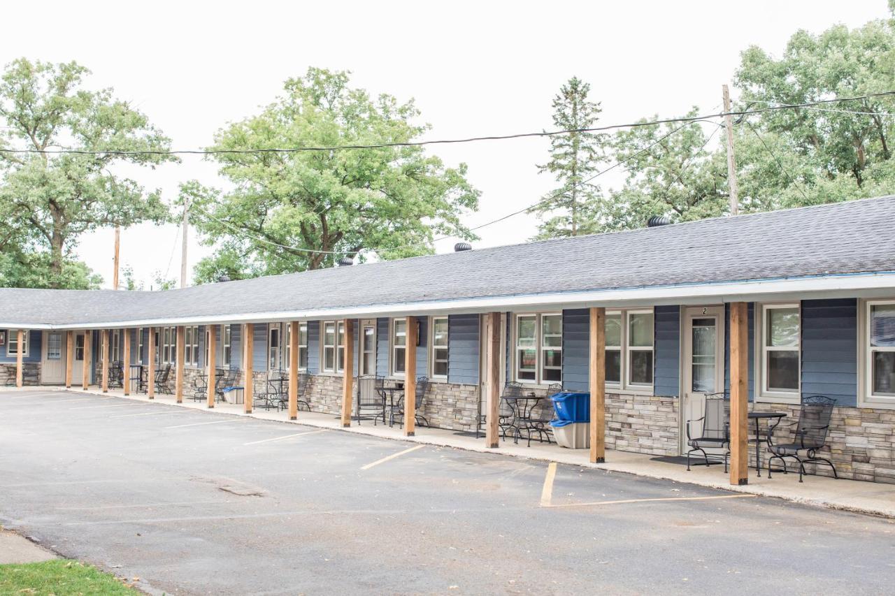 Lakes Inn Detroit Lakes Exteriör bild