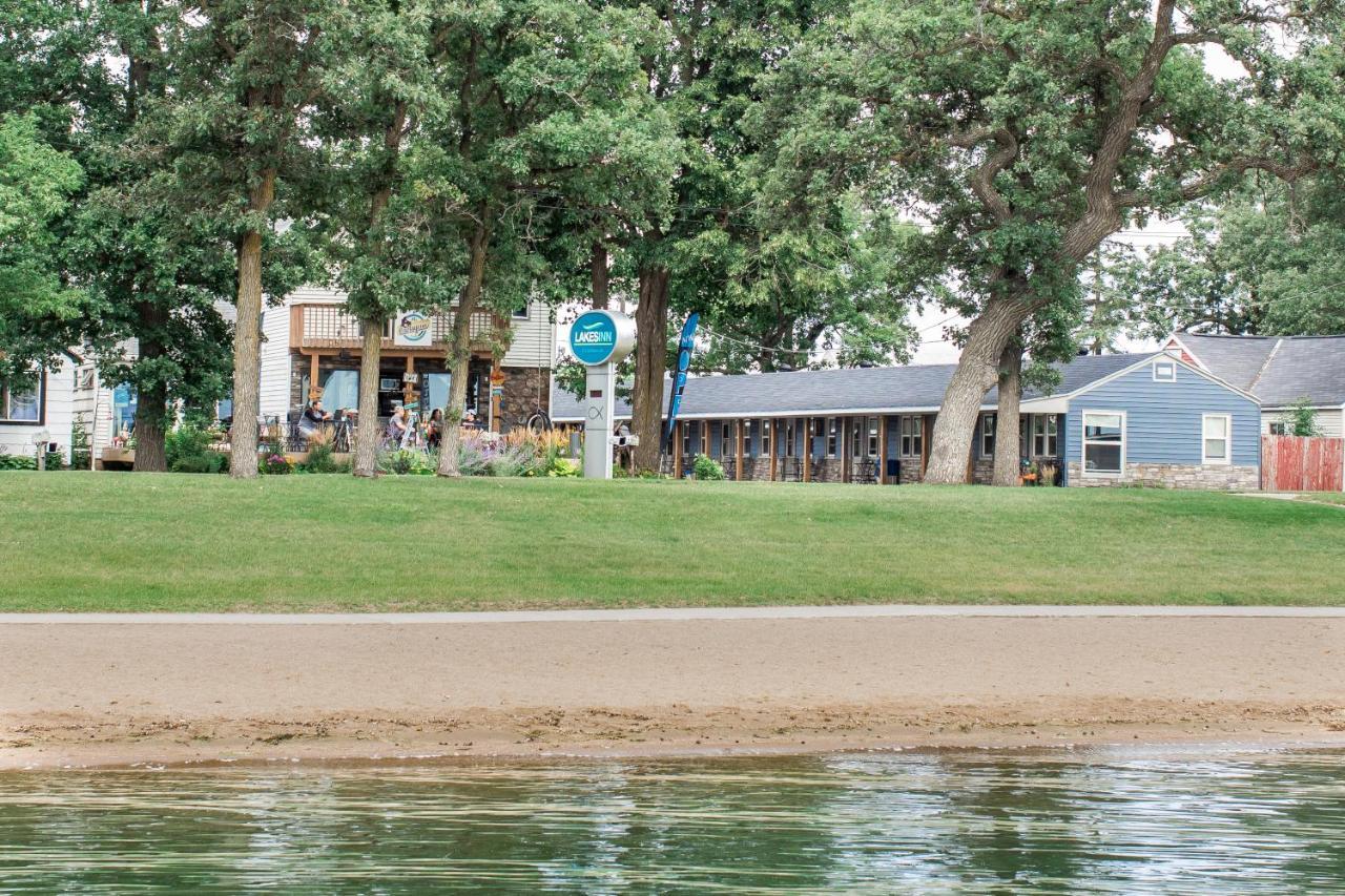 Lakes Inn Detroit Lakes Exteriör bild
